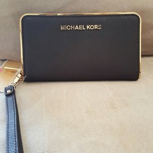 NWT - Michael Kors Smartphone Wallet